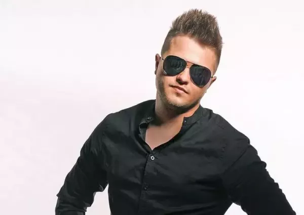 Narodził się książę disco polo? Artysta zainspirował się Zenkiem Martyniukiem, z którym zna się osobiście! 