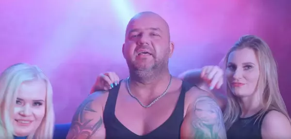 Vixa u łysego numerem jeden w disco polo?! Niezwykła nowość podbija sieć!