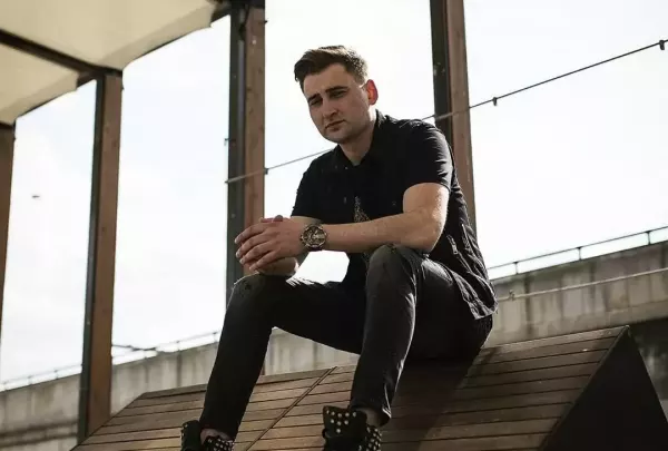 Gwiazdor disco polo rozpalił grilla. To co wydarzyło się potem daje do myślenia! VIDEO