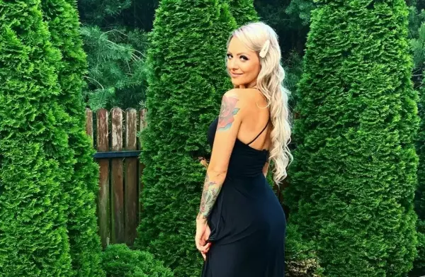 Uroda i talent to jej mocne strony! Popularna artystka disco polo pozuje w samym ręczniku! 
