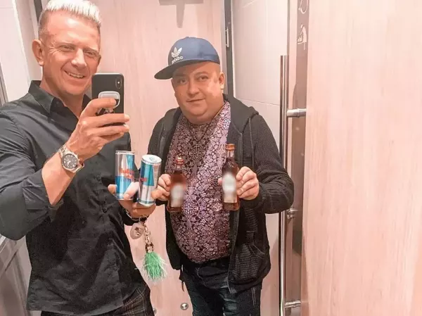 Gwiazdor disco polo sypia w dziecięcej kołysce. Jak to tego doszło?! 