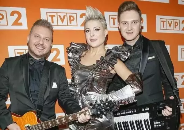 Żona wokalisty zespołu Piękni i Młodzi opublikowała wzruszające zdjęcie! Gwiazdor disco polo nie kryje się ze szczęściem!
