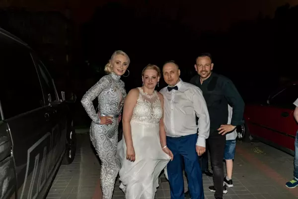 Weselna niespodzianka w rytmach disco polo! Wokalista disco polo zaprosił popularny zespół z branży