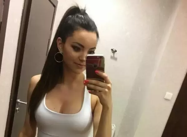 Urocza Angelika z Top Girls przyłapana na randce z gwiazdą disco polo! 