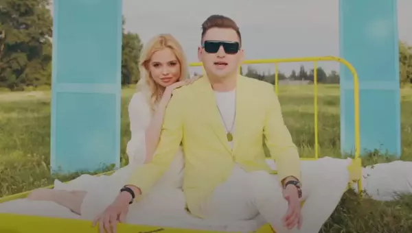 Piękna, seksowna blondynka i przystojny wokalistka disco polo razem! To najgorętsza premiera tego lata?!