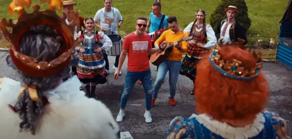 Świetnie, wybornie, doskonale - internauci zachwycają się nowością disco polo! Czy faktycznie jest tak dobra?!