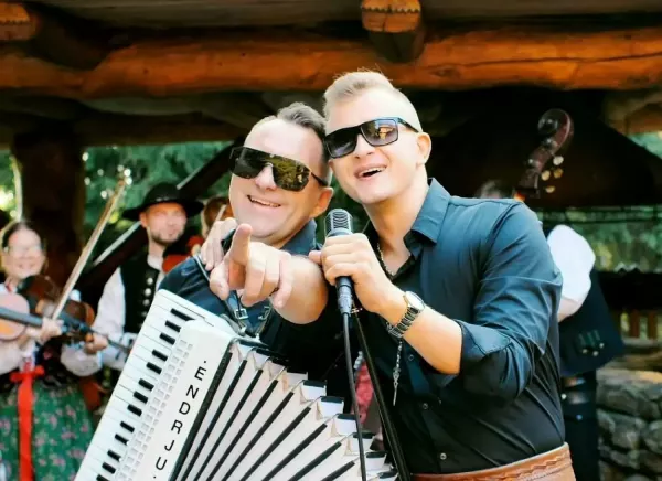 Nowy projekt Dawida Narożnego powstały w duecie z Endrju podbije branżę disco polo?! 