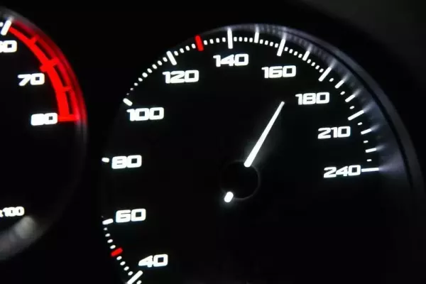 Gwiazdor disco polo podkręcił prędkość! Złamane przepisy i uszkodzone auto to tylko część problemów!