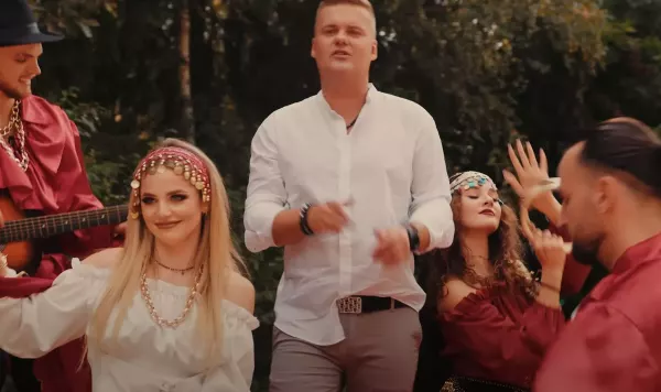 „Ach te oczy„ – nowy cygański hit zespołu To jest To podbija YouTube! Ponad 300 tysięcy wyświetleń!
