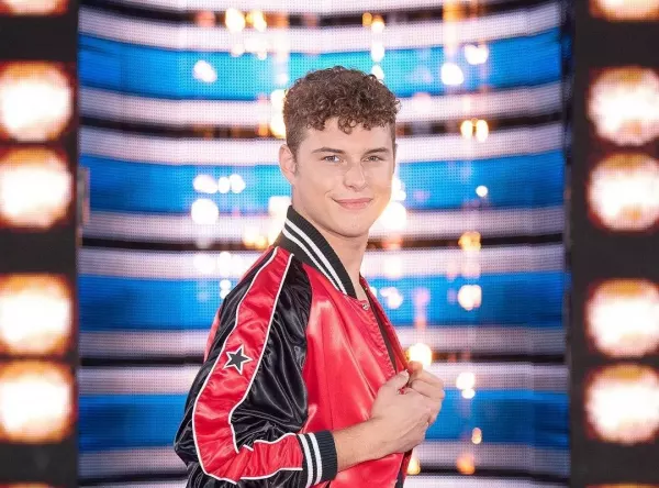 Adam Zdrójkowski w repertuarze disco polo! Aktor zaśpiewał wielki hit Radka Liszewskiego! Wyszło lepiej niż oryginał?! 
