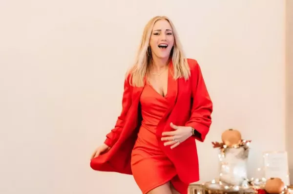 Ale nogi! AniaAmy z Disco Star w mini sukience zmiotła parkiet weselny