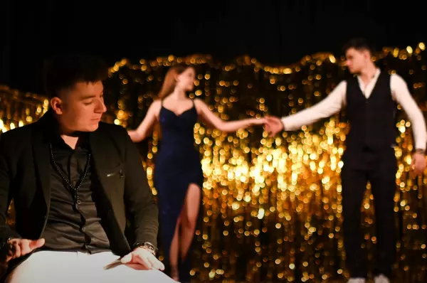 To IDEALNA piosenka na „Pierwszy Taniec„?! Trudno uwierzyć, że to disco polo! Alvaro Music zaskoczył nowością! 