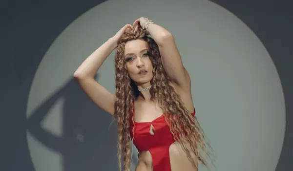 "Amor de Fuego" to gorąca nowość Skynovy, która w błyskawicznym tempie zdobywa popularność