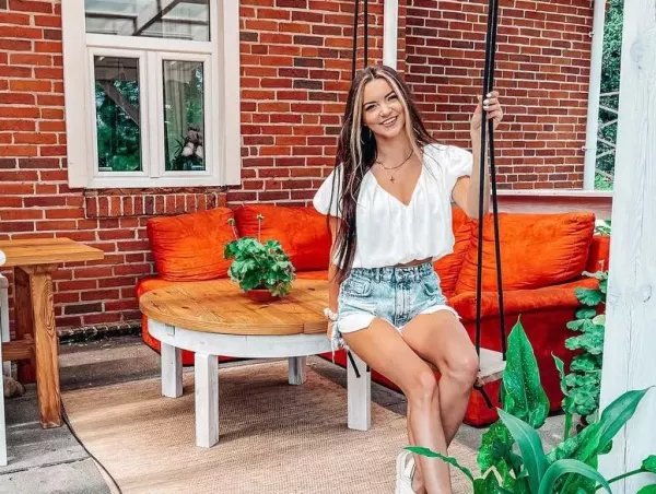 Angelika Żmijewska - Top Girls zachwyca przepiękną stylizacją na weselu! Gwiazda disco polo wygląda jak milion dolarów! 