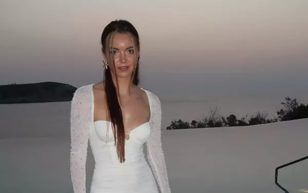 Angelika Żmijewska z Topky rozpala sieć! Jej idealna figura w białym bikini na Ibizie powala na kolana