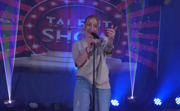 AniaAmy wydała akustyczną wersję „Bez Słowa". Teledysk powstał na konkursie Mam Talent