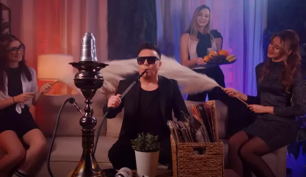 Arek Braxton w rewelacyjnej premierze pt. „Au Sza La La La„! Gwiazdor disco polo podbije tym rynek muzyczny w Polsce?! 