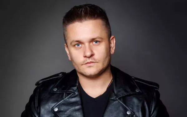 Arek Kopaczewski z nowym utworem! „Wenus i Mars”! Posłuchaj przedpremiery! 