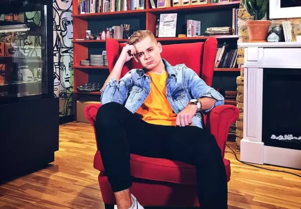 Wokalista disco polo przyćmi strojem na Sylwestra?!  Zapewnił, że będzie dużo blasku! 