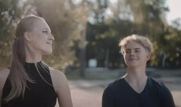 „Aż łza w oczach się kręci„ - niezwykła premiera w disco polo! Klaudia Bemler zaskakuje! Fani „brakuje takich utworów w branży„