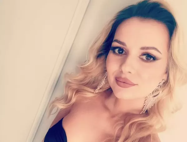 Basia Pędrak z zespołu Lili w krótkiej sukience z głębokim dekoltem! Fani disco polo oszaleli na widok jej zdjęć