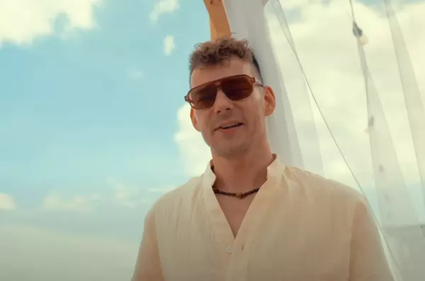 „Będziesz ze mną w tę noc” to nowy singiel Jacka Dworakowskiego, który podbija scenę disco polo