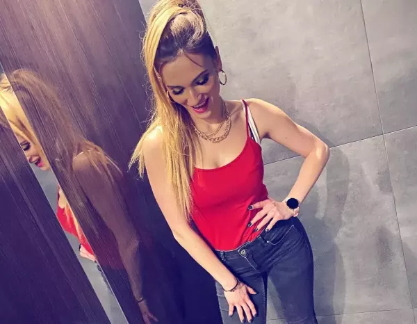Bezprecedensowa walka z hejtem! Wokalistka disco polo zdjęła stanik i pokazała pośladki!