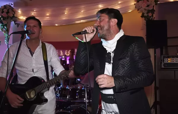 Takiego duetu nikt się nie spodziewał! Boys i Classic razem na weselu, nagranie hitem VIDEO