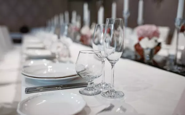 Cena weselnego „talerzyka„. Kwoty zwalają z nóg