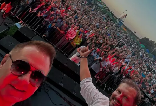 Gwiazdy disco polo Classic przyciągnęły tłumy! Wyjątkowy koncert w Staroźrebach! Co tam się działo! 
