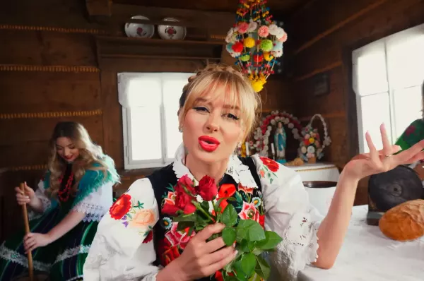 Co się dzieje, gdy Qinga zaczyna śpiewać „Róże" na koncercie?