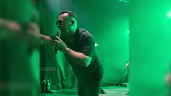 Coraz szybciej i coraz głośniej! Szalony Drużba zaśpiewał w Kozłowie weselny przebój „Jaki tu spokój”