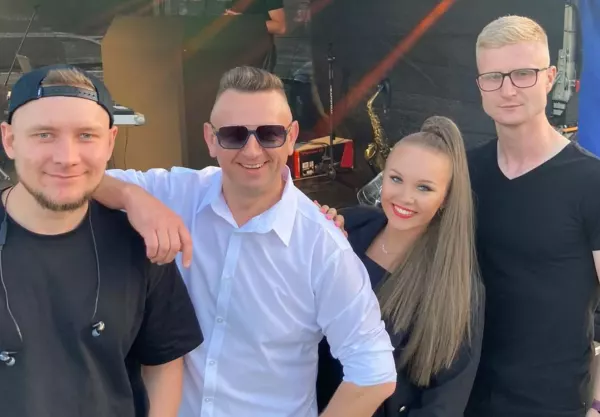 Cristo Dance zachwyca na żywo - hit „Całuję rączki” podbija sceny! VIDEO
