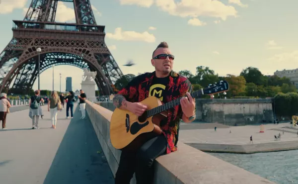Czadoman z gorącą premierą „Paris”! Romantyczny teledysk prosto z Paryża