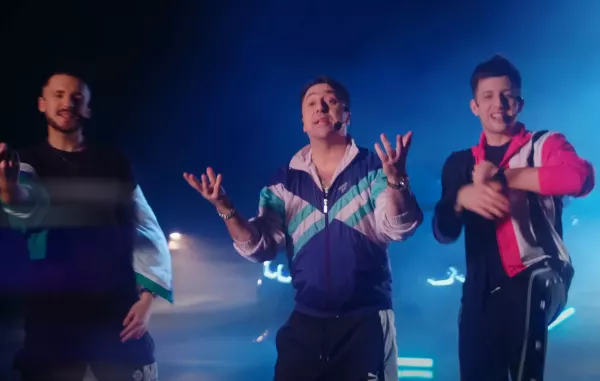 ”Czarny charakter” święci triumfy! Boys i Menelaos osiągnęli spektakularny sukces