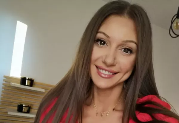 Czarujący uśmiech i głęboki dekolt! Znana artystka disco polo prowokuje w sieci! Reakcja fanów jednoznaczna! 