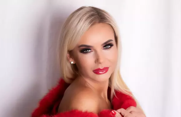 Czerwień w pełnej krasie: Monika Chwajoł czaruje na nowych gorących zdjęciach!

