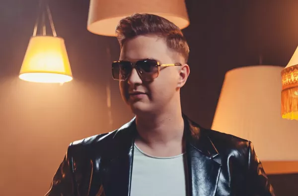 Daniel Wilczewski (Piękni i Młodzi) - kim jest, ile ma lat, żona, dzieci, największe przeboje