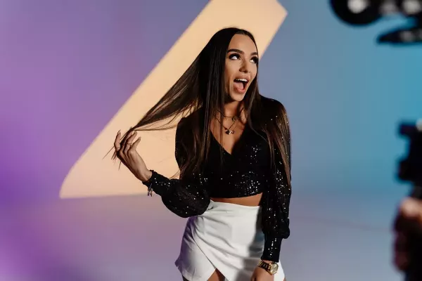 Gorąca premiera: Dawid Kajdan „Włosy spięte w kok„! To prawdziwe, dobre disco polo!