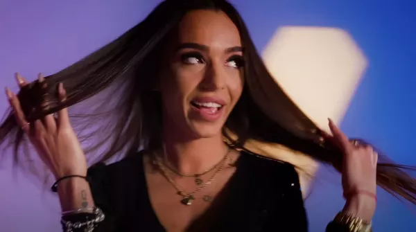 Wielki powrót na scenę disco polo! Dawid Kajdan wstrząsnął TikTokiem. Jego nowość „Włosy Spięte w Kok„ podbija media! 