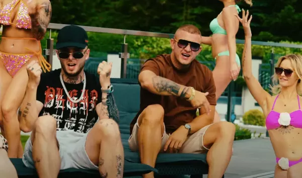 Dawid Narożny i Rizi Papi zaskakują duetem „Mini (Ej Lolita)” – to może być piosenka lata 2025! Licznik oszalał! 

