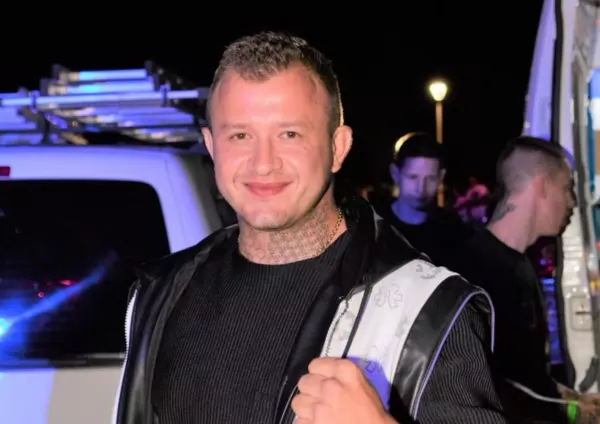 Burza w sieci?! Dawid Narożny w nowości „Alkoholiczka„! „Do gwiazdy jej daleko pijana celebrytka„ 