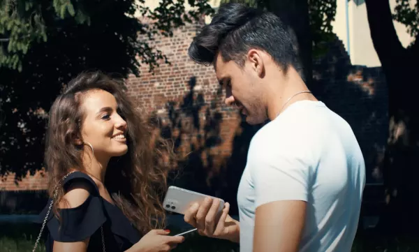 Debiutanci podbijają serca fanów disco polo! Niezwykła premiera, która ma szanse stać się wielkim hitem! 