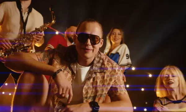 Dejw wydał nową piosenkę „Ananas". Taneczny singiel disco polo na lato już w sieci
