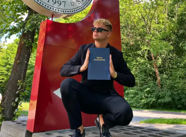 Znany wokalista obronił pracę licencjacką! Artysta zainspirował się muzyką disco polo! 