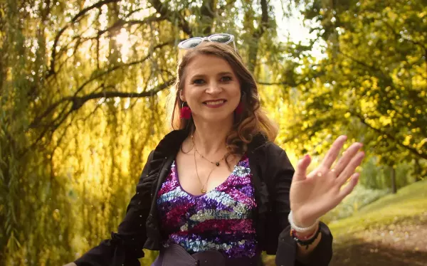 Edyta JOŃCZYK w nowym hicie disco polo! „Uśmiech za uśmiech„ - Czy to będzie przebój końca lata?


