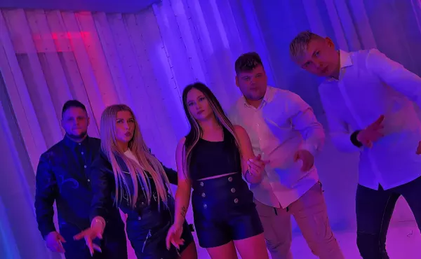 ElQuattro & Konredix z premierą „Hej Blondyneczko”. Nowy utwór młodego wokalisty