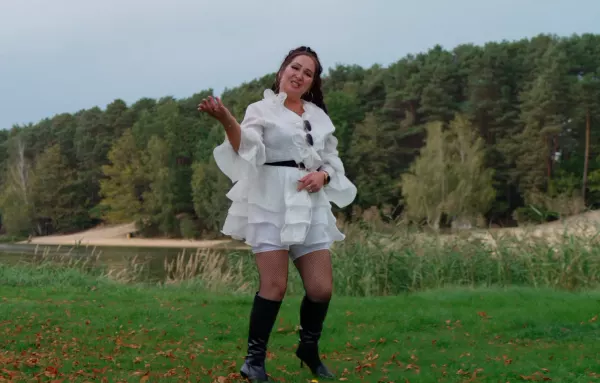 Ewelina Szydłowska wzrusza piosenką „Podziękowania dla Rodziców”! Teledysk już jest