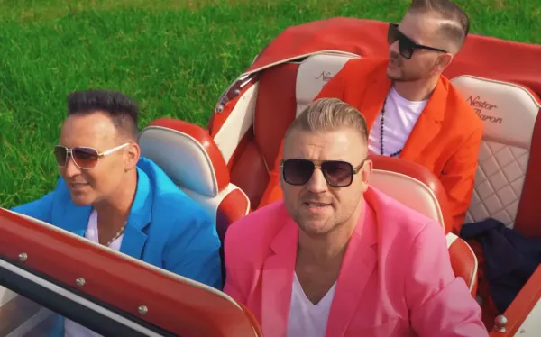 Stare dobre disco polo?! Fani czekali rok na premierę zespołu Quest. Zobaczcie ich najnowszy singiel pt. „Chodź„.