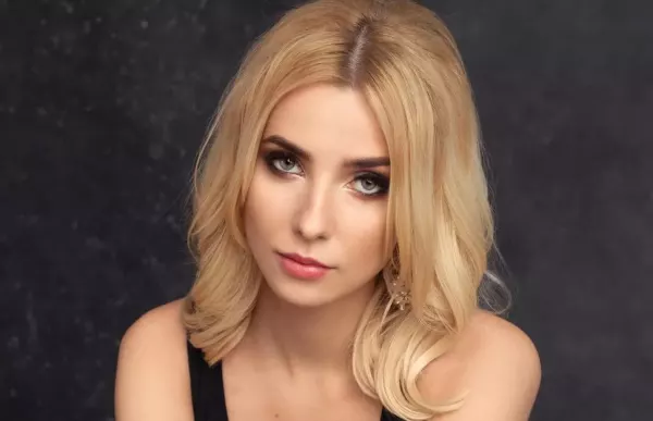 Faustyna, narzeczona Daniela Martyniuka, olśniewa dekoltem! Musisz to zobaczyć!